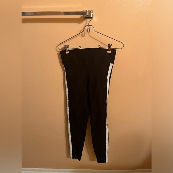 LAST CHANCE | Ultracor Black Quilted Leggings with White Stripe - Picture 3 of 7
